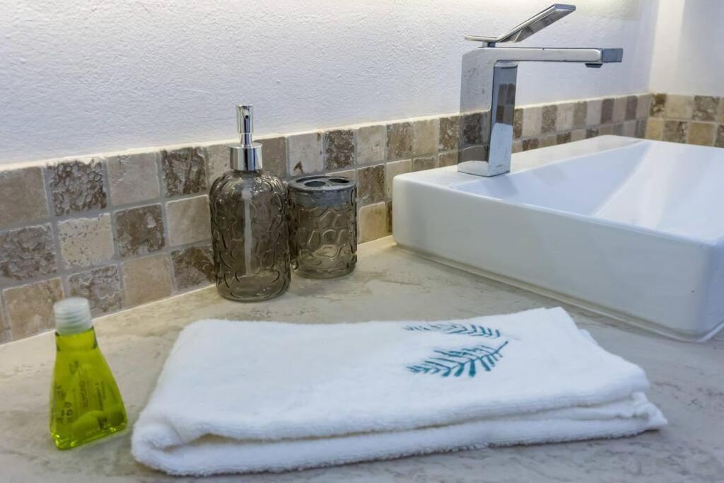 HostPal Luxury Studio in Playa del Carmen Exterior foto